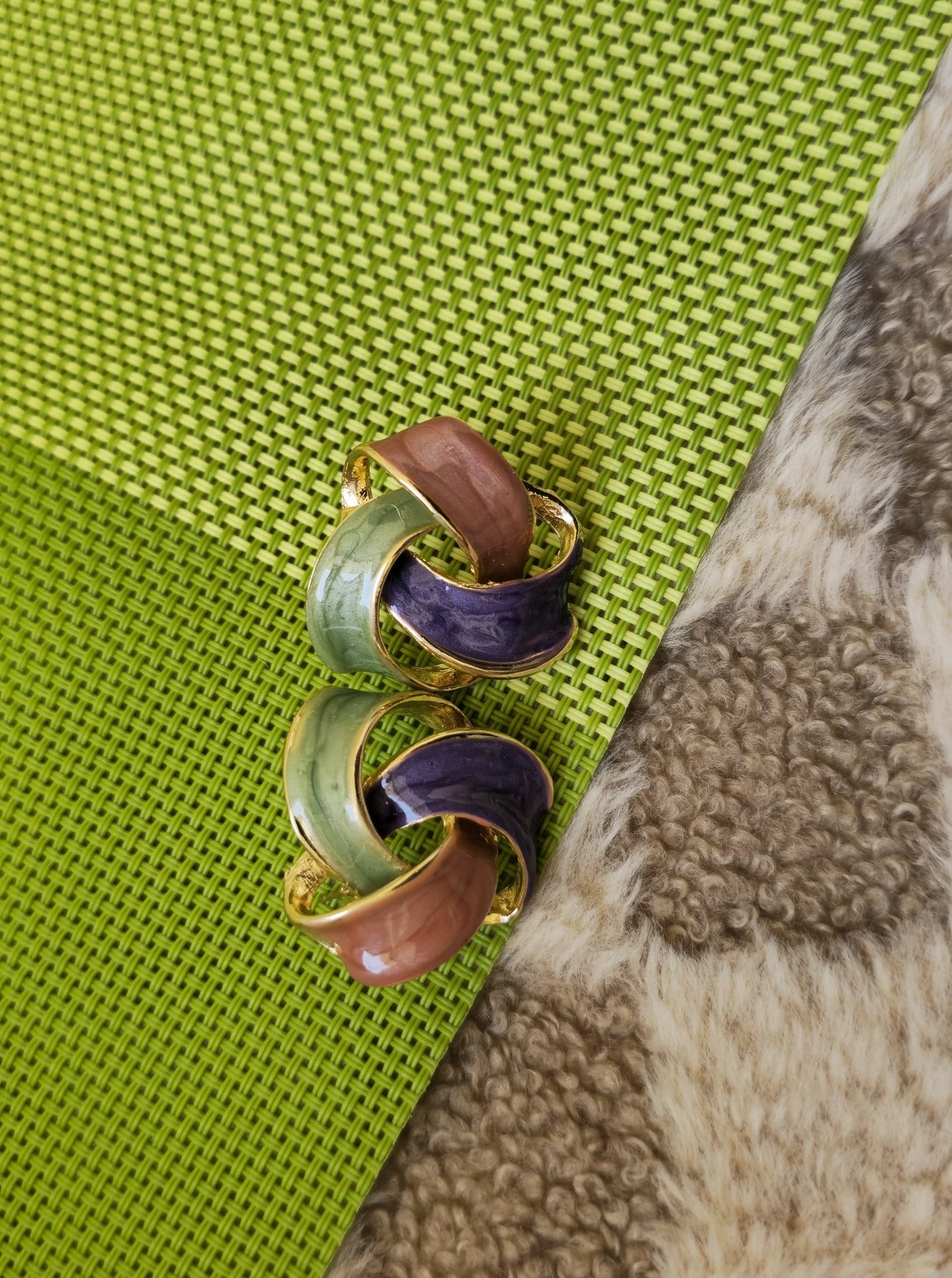 ELEGANT OVERLAP EARINGS