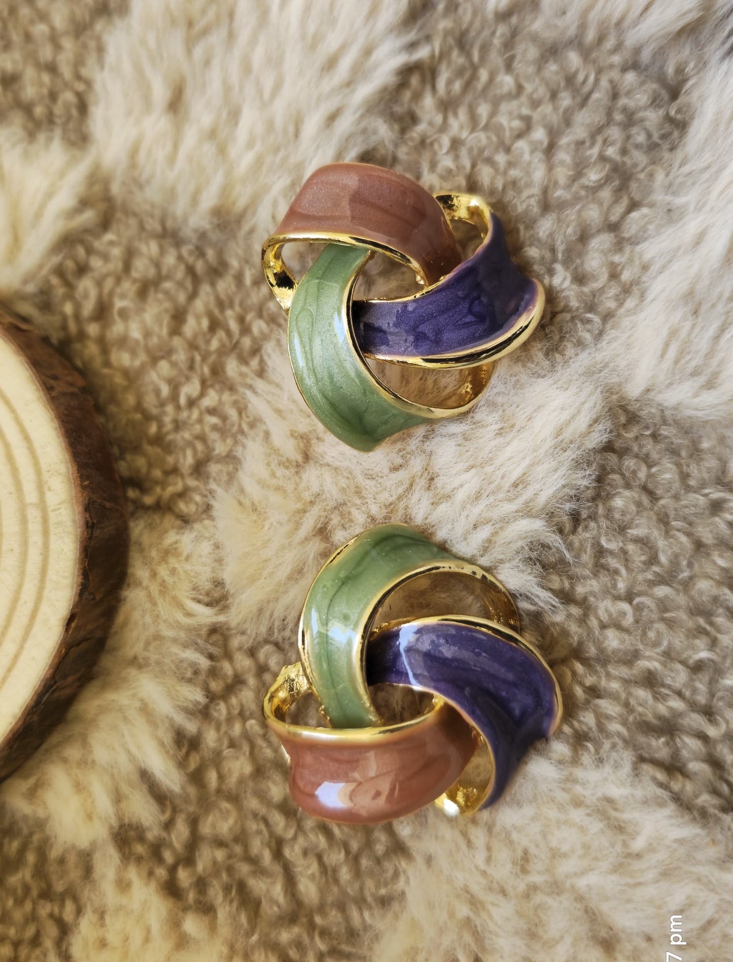 ELEGANT OVERLAP EARINGS