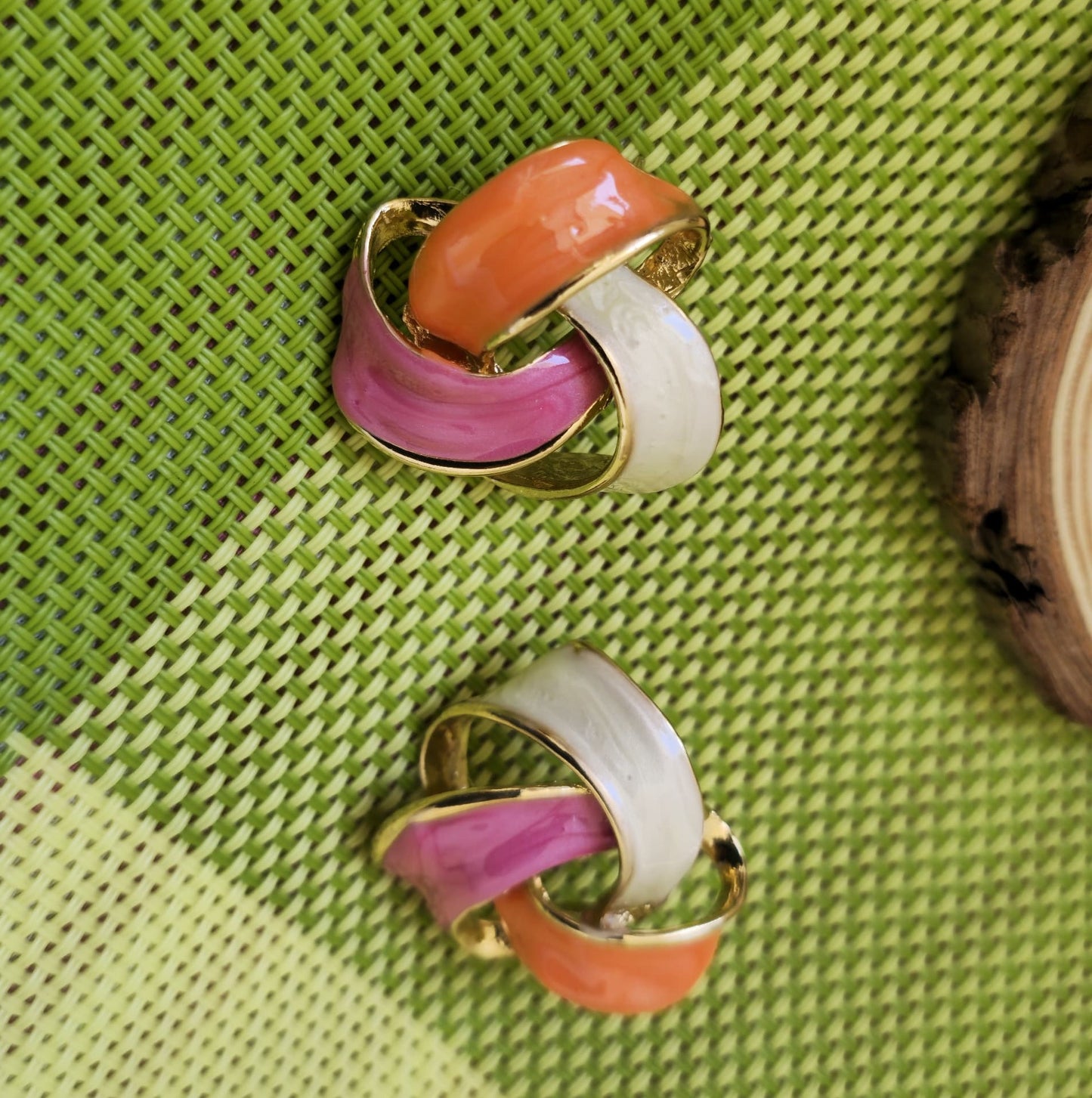 ELEGANT OVERLAP STUD EARINGS