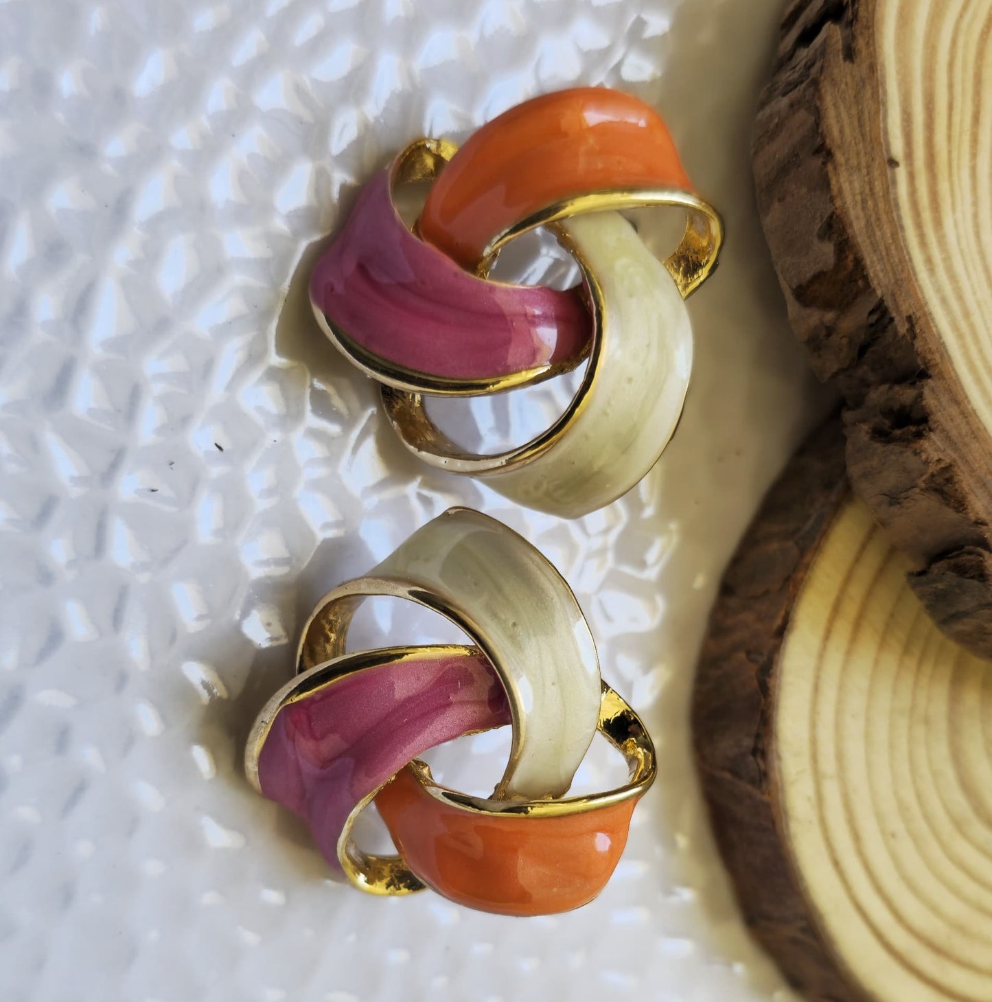 ELEGANT OVERLAP STUD EARINGS