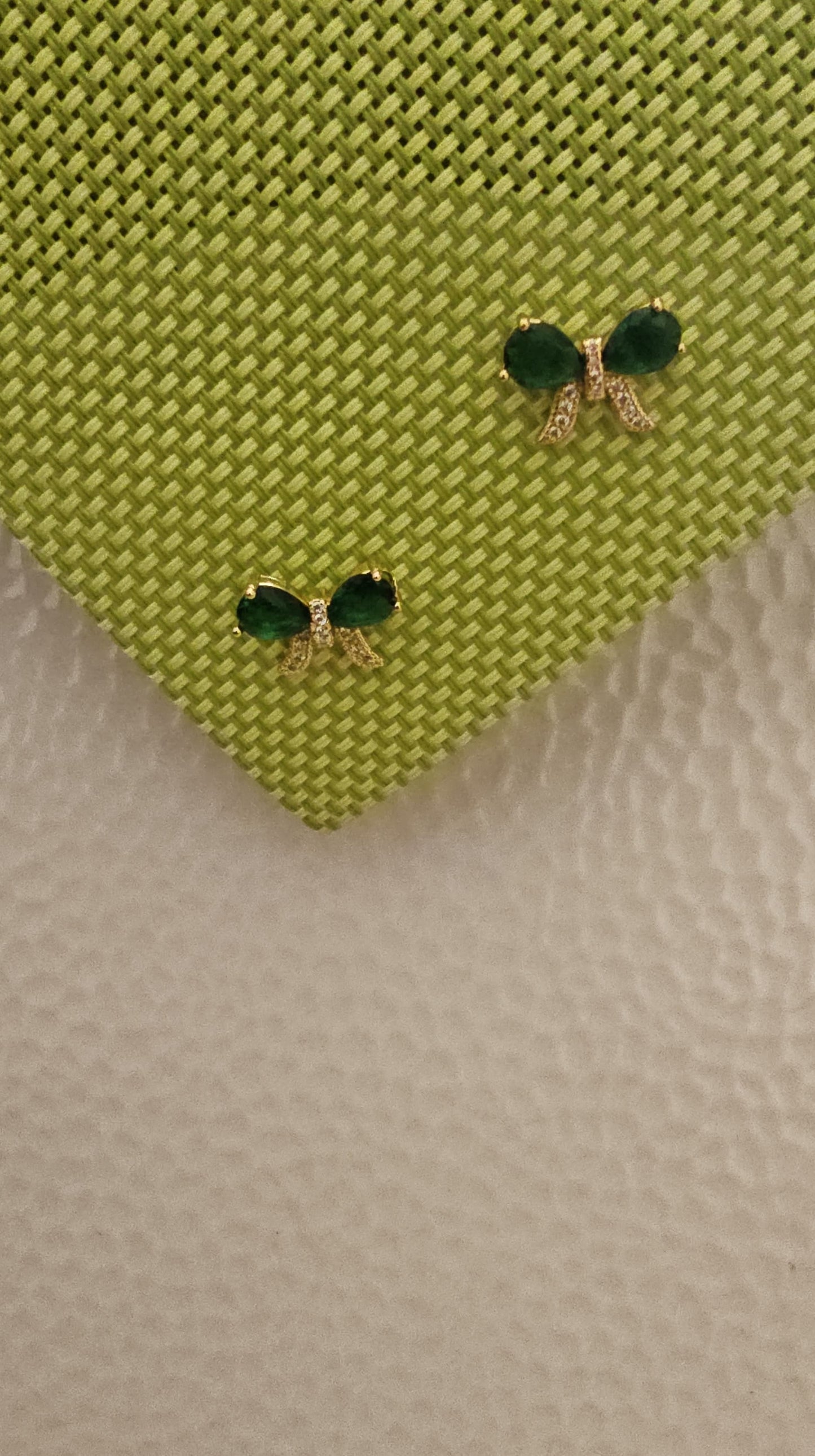 GREEN PRECIOUS STONE EARRINGS