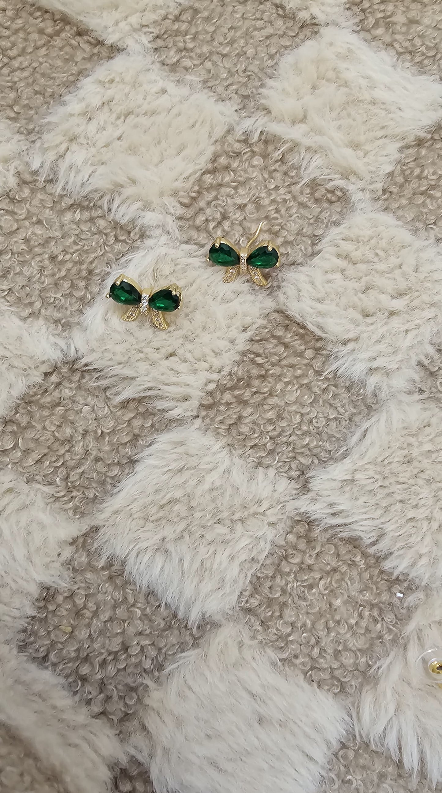 GREEN PRECIOUS STONE EARRINGS