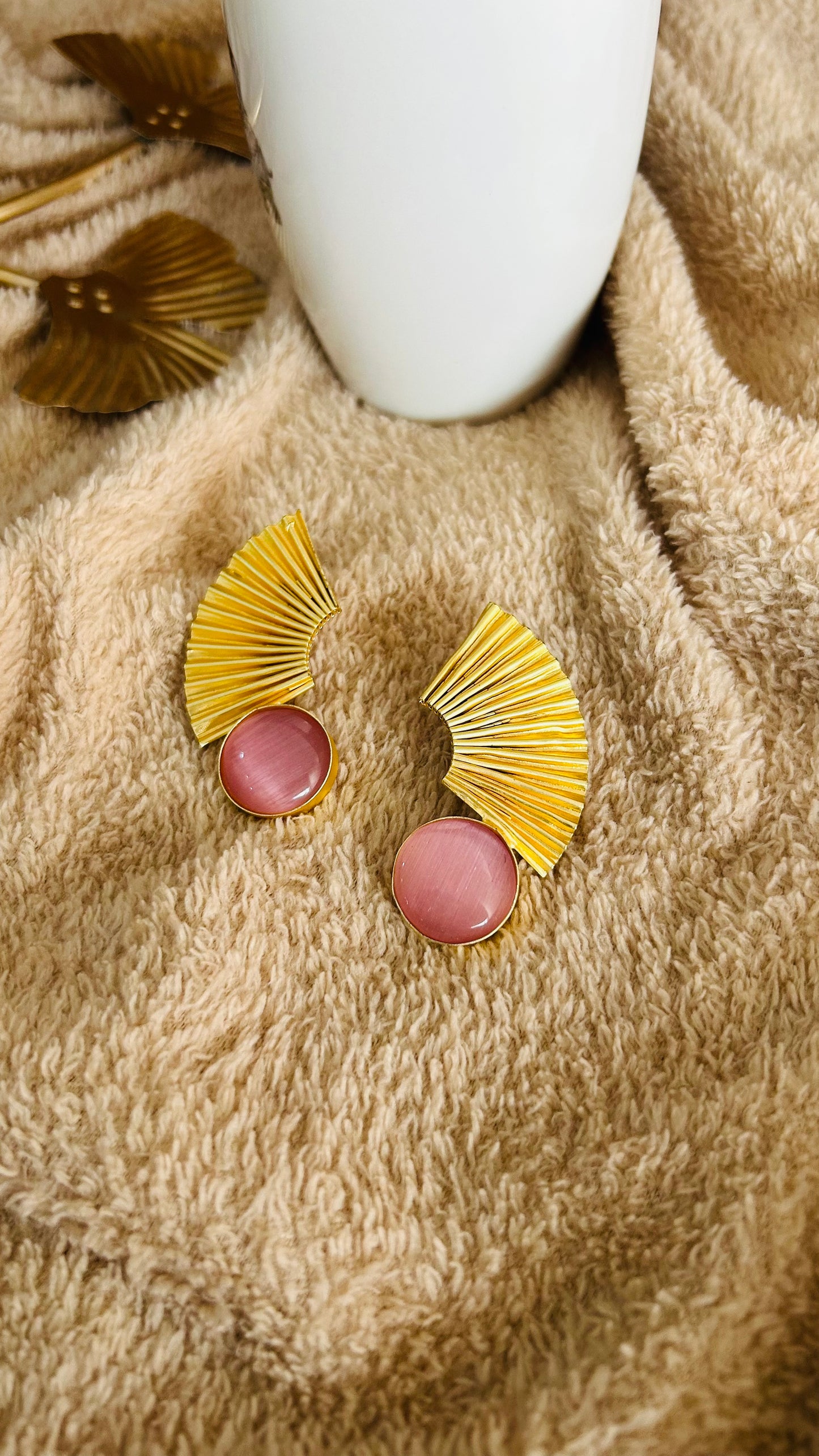 ANIKA PINK STUD