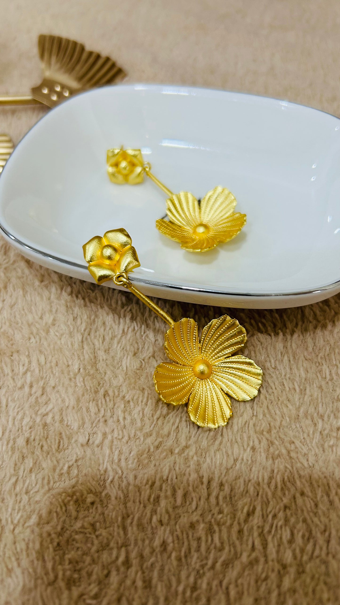NOOR DANGLER EARRINGS