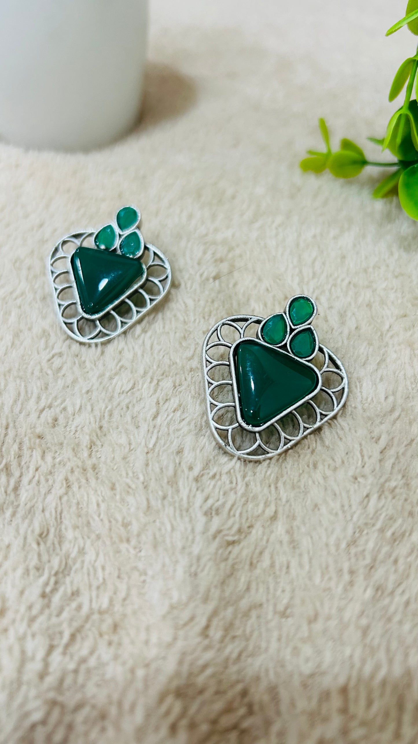 MANVI GREEN STUD EARRINGS