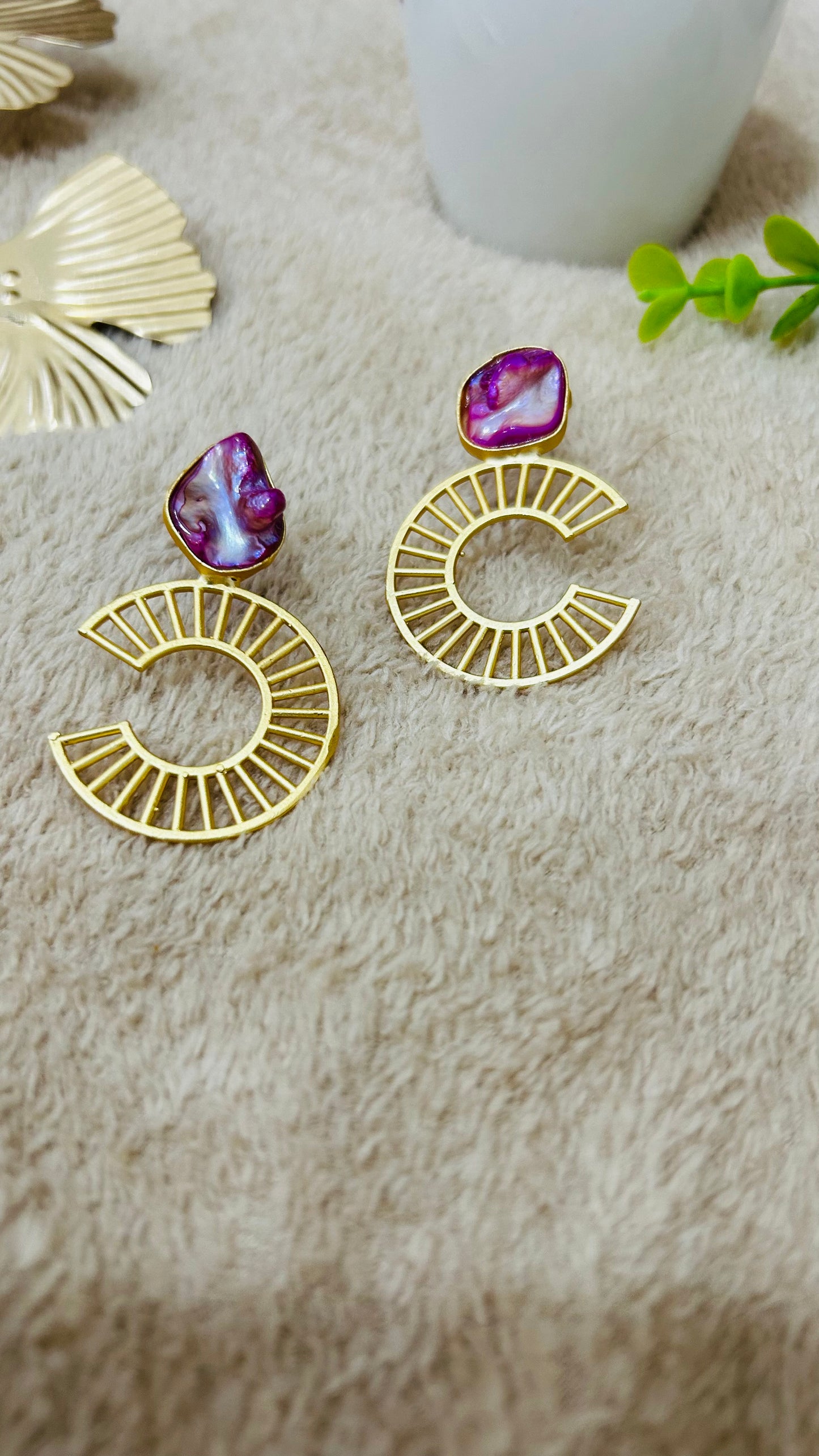 MOTHER PEARL STUD