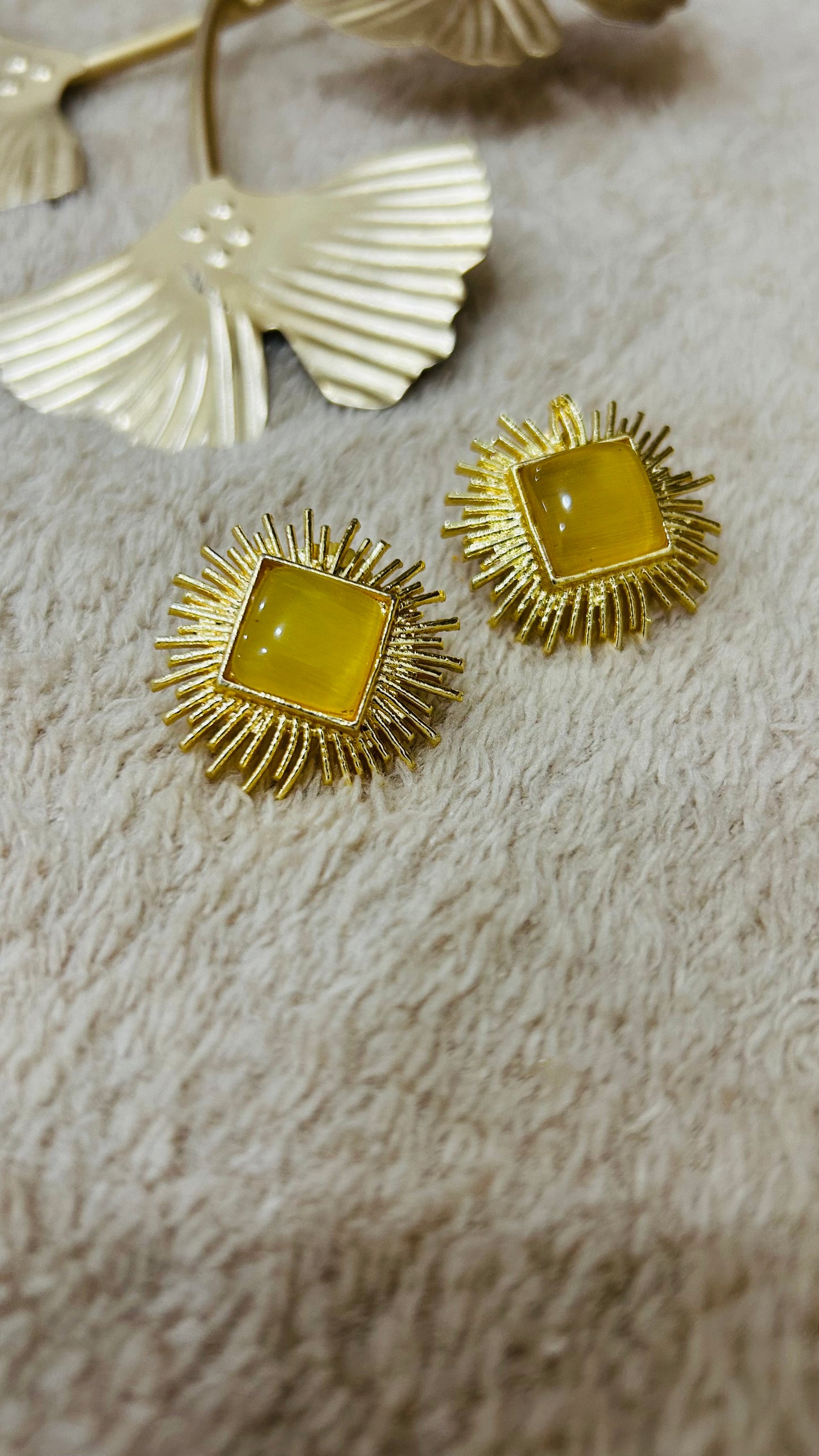 PARNIKA STUD EARRINGS
