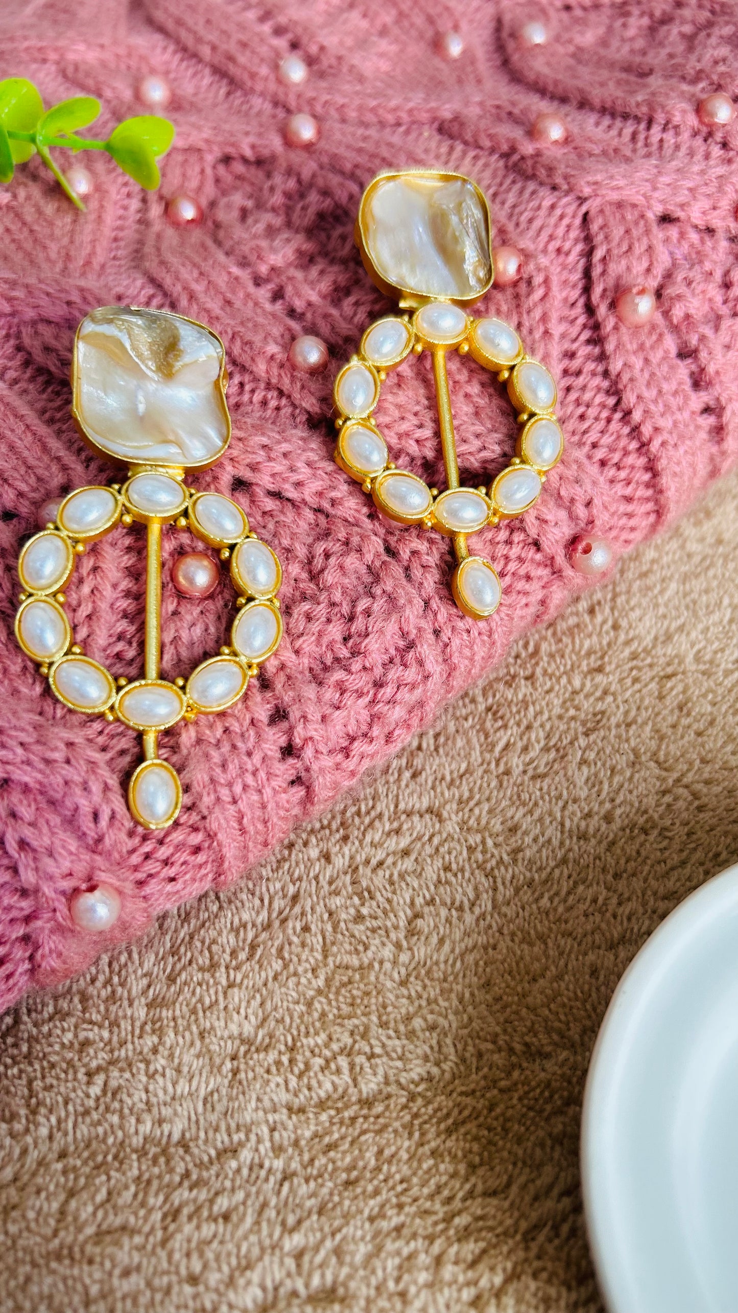 PEARLY STUD EARRINGS