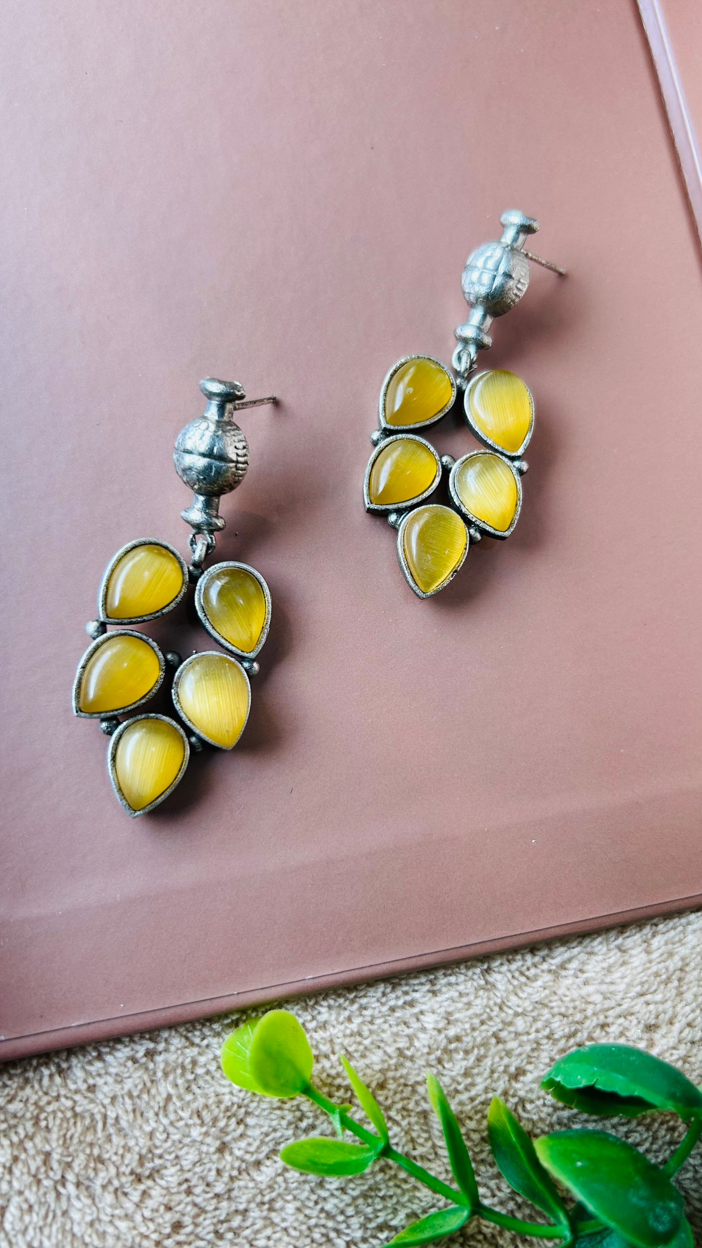 NOOR DANGLER EARRINGS