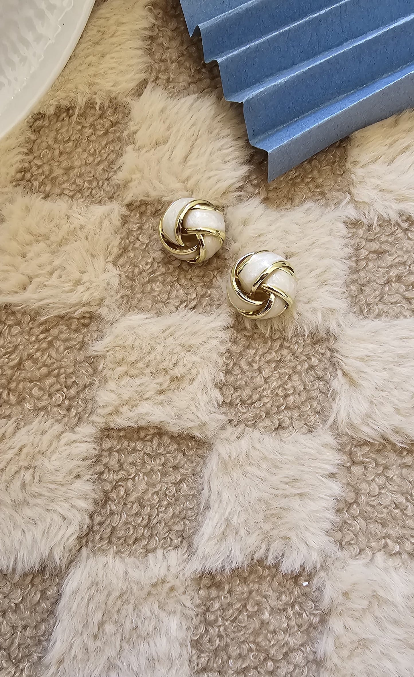 WESTERN KNOT STUD EARRINGS