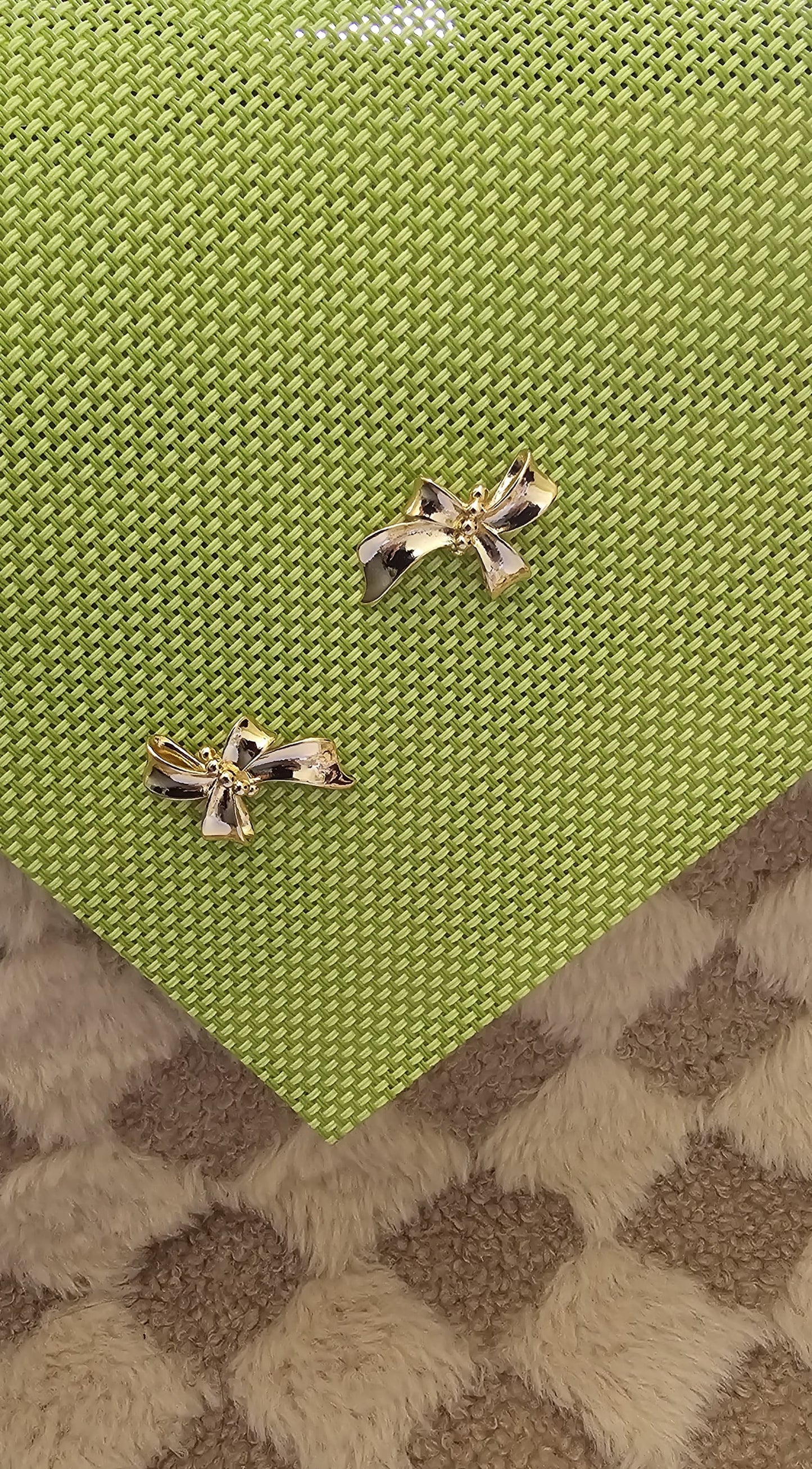 BOW SINGLE STUD EARRING