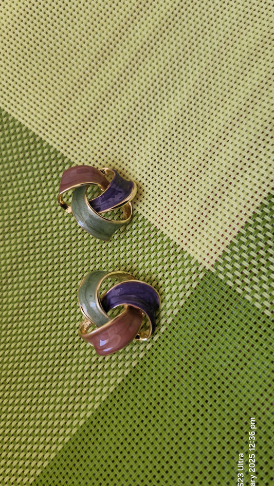 ELEGANT OVERLAP EARINGS