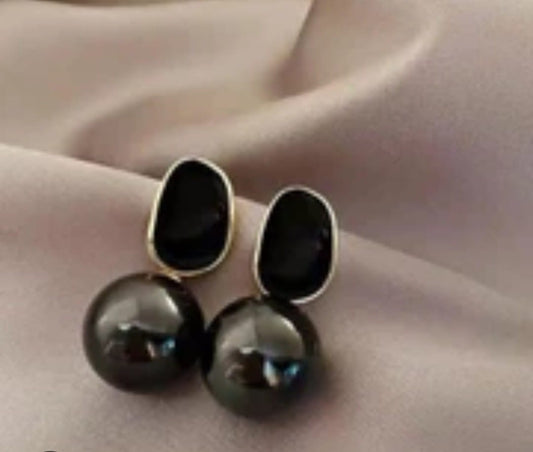 Black pearl drop earrings