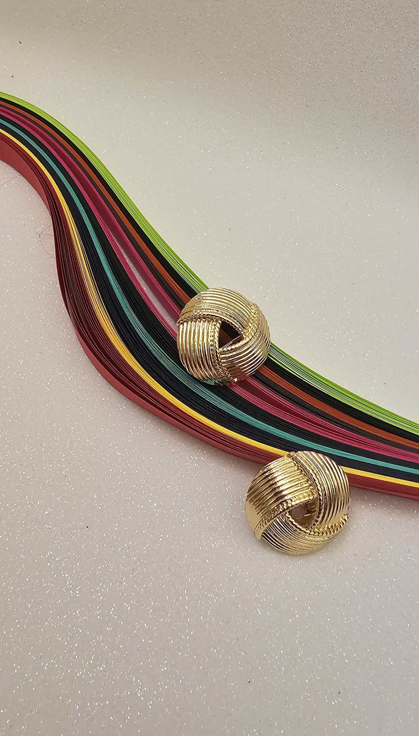 GOLDEN KNOT OF ELEGENCE STUD