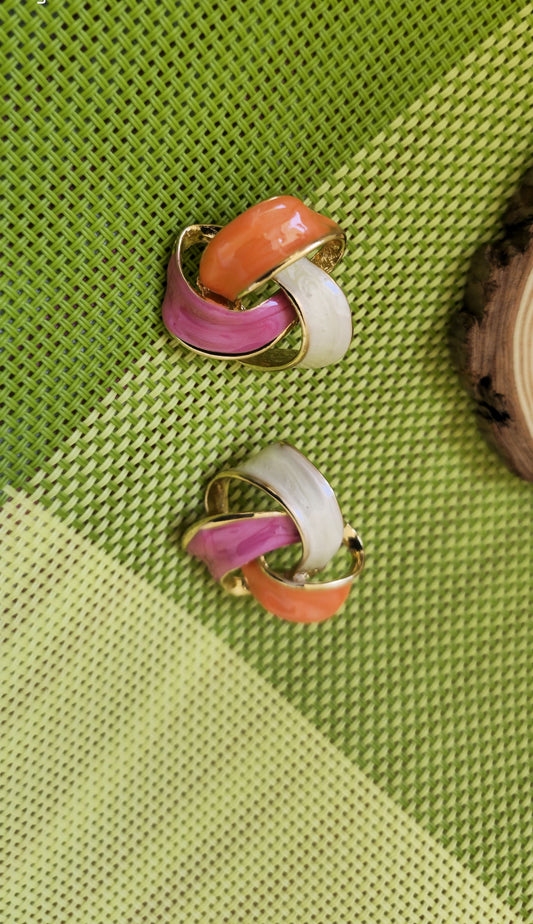ELEGANT OVERLAP STUD EARINGS