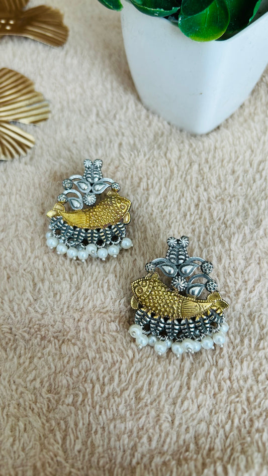 PARI STUD EARRINGS