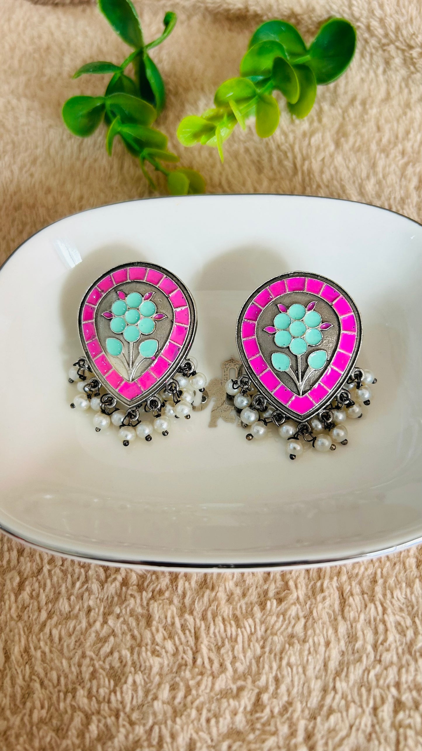 ROSETTE STUD