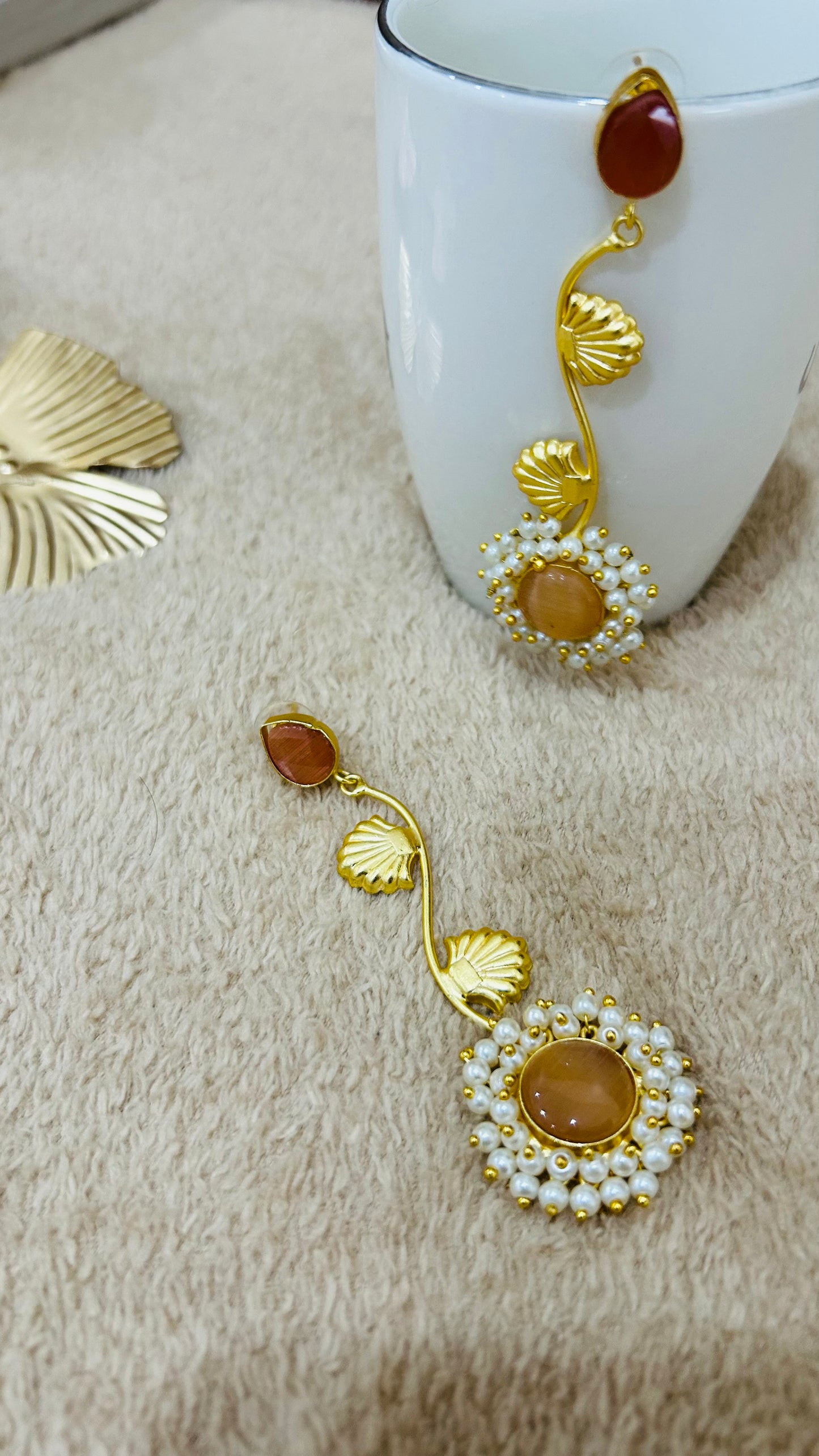 MOH YELLOW DANGLER