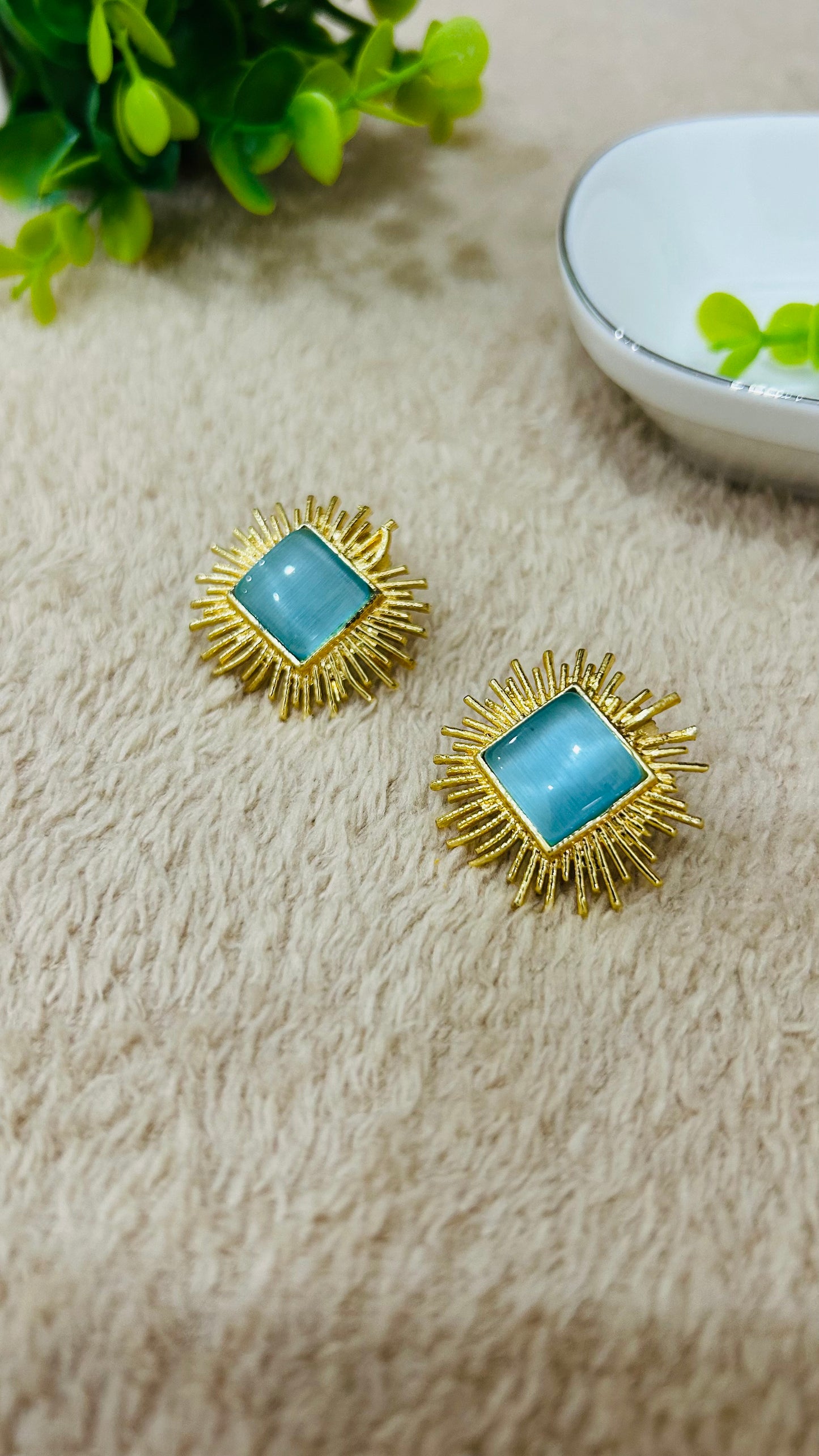 PARNIKA STUD EARRINGS