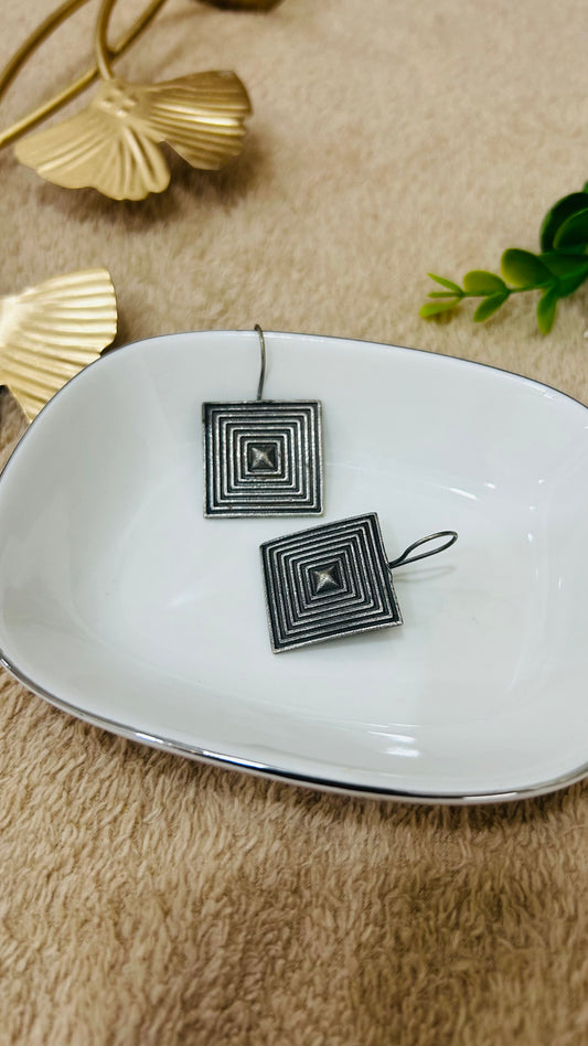 ALIA OXIDISED STUD