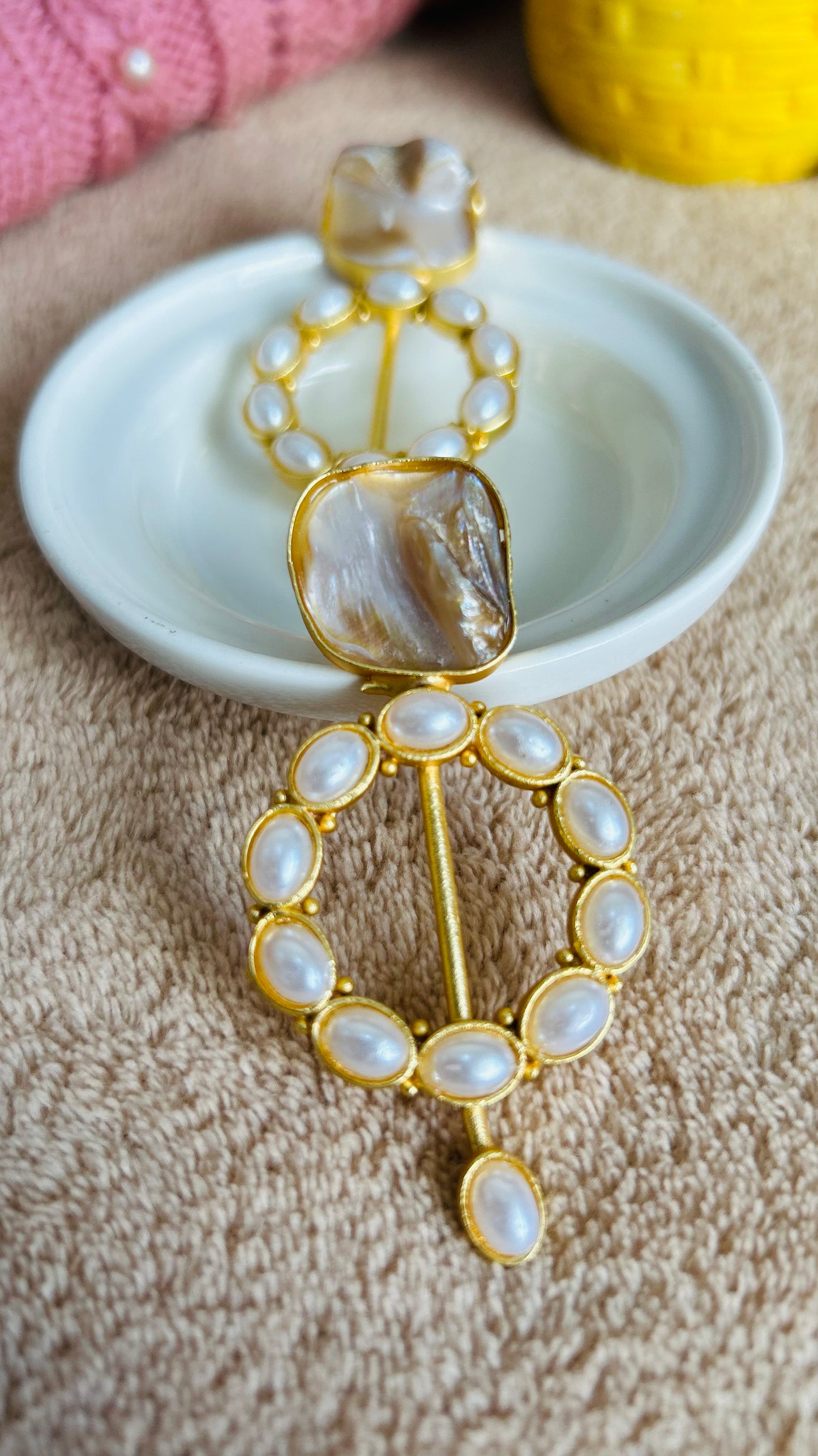 PEARLY STUD EARRINGS