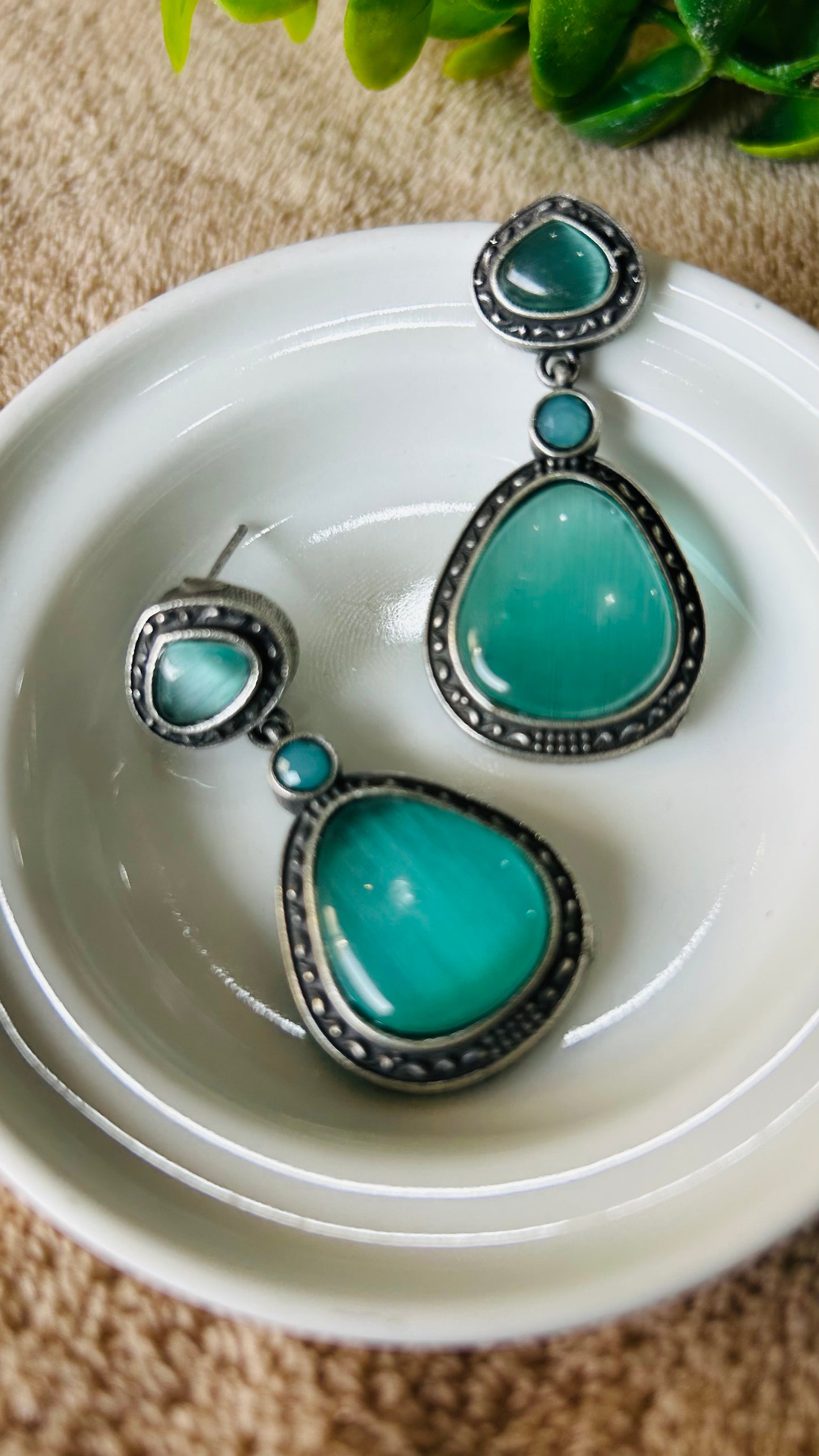 Monalisa dangler earrings