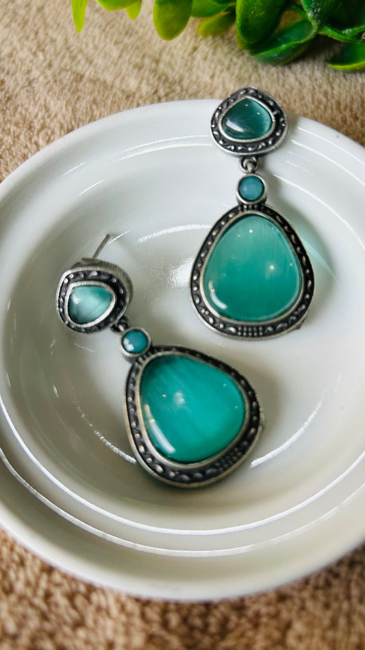 Monalisa dangler earrings