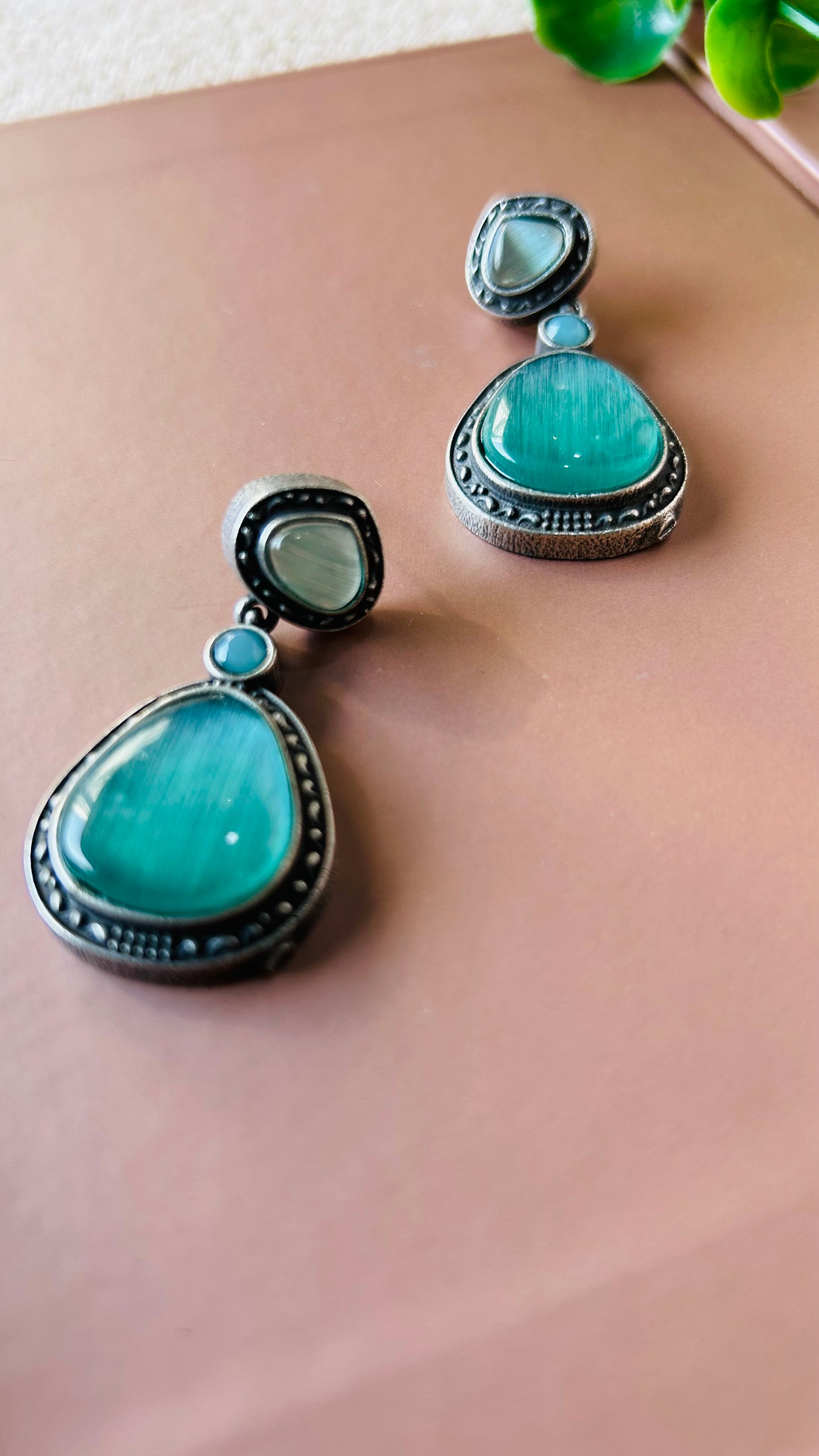 Monalisa dangler earrings