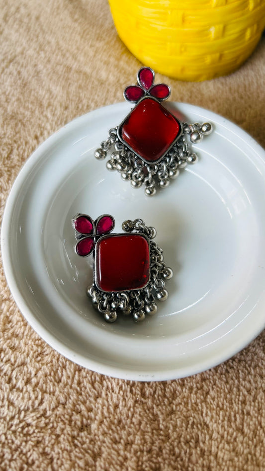 AMNA STUD EARRINGS