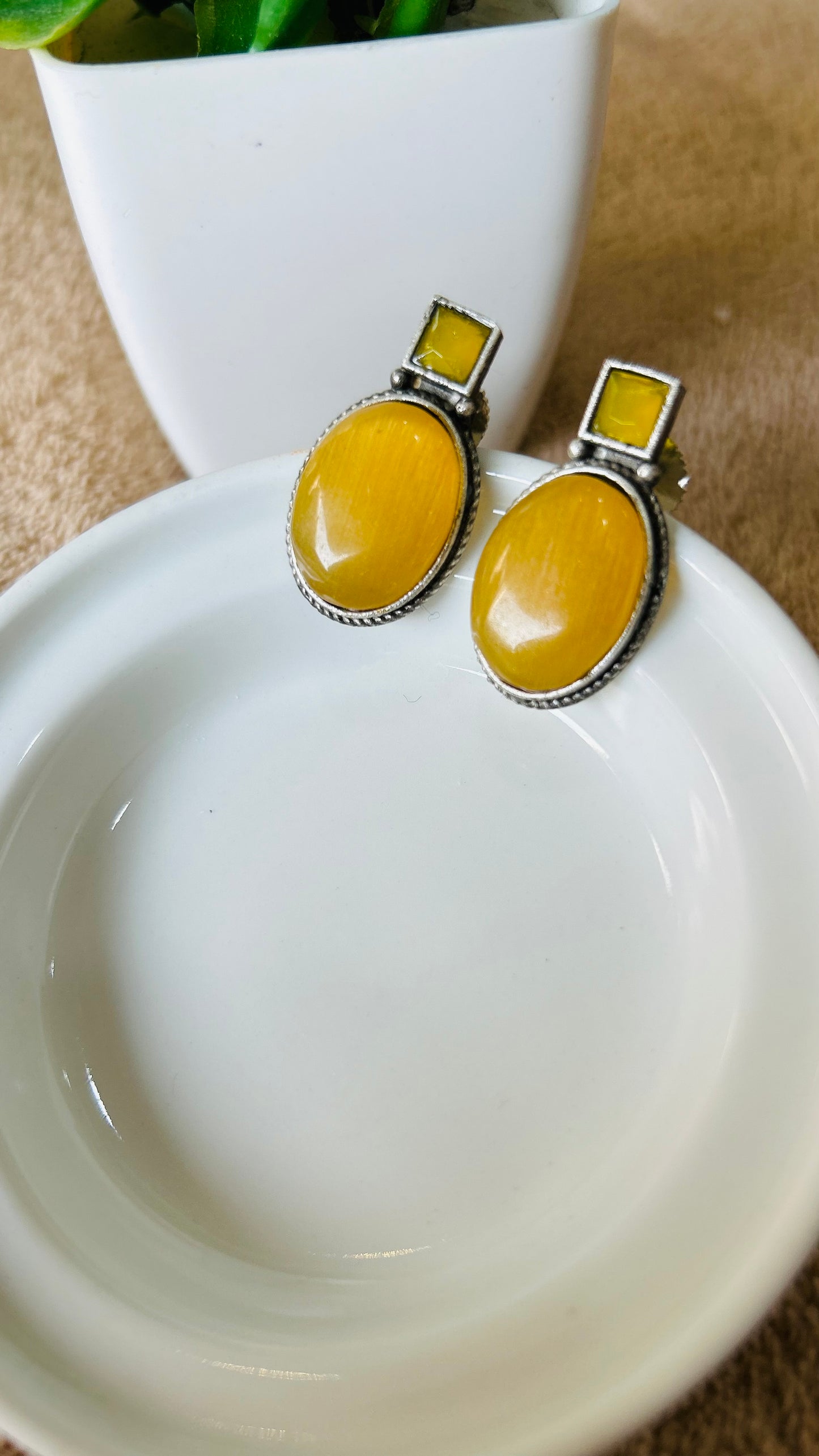 Lily stud earrings