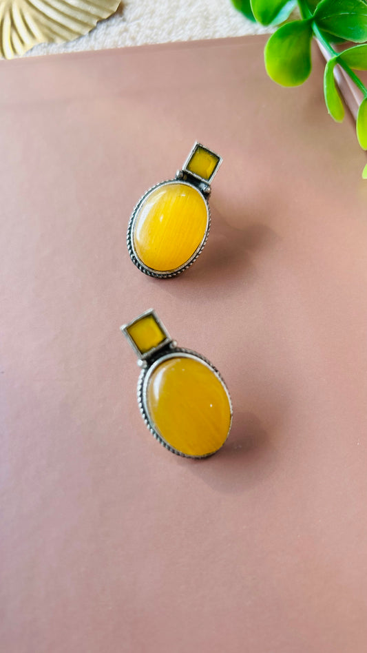 Lily stud earrings