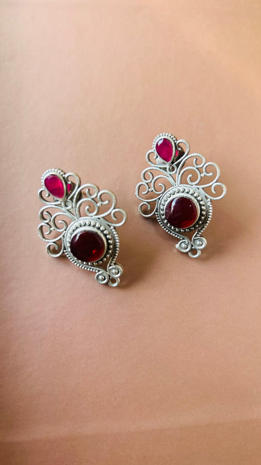 AADHAVI STUD EARRINGS