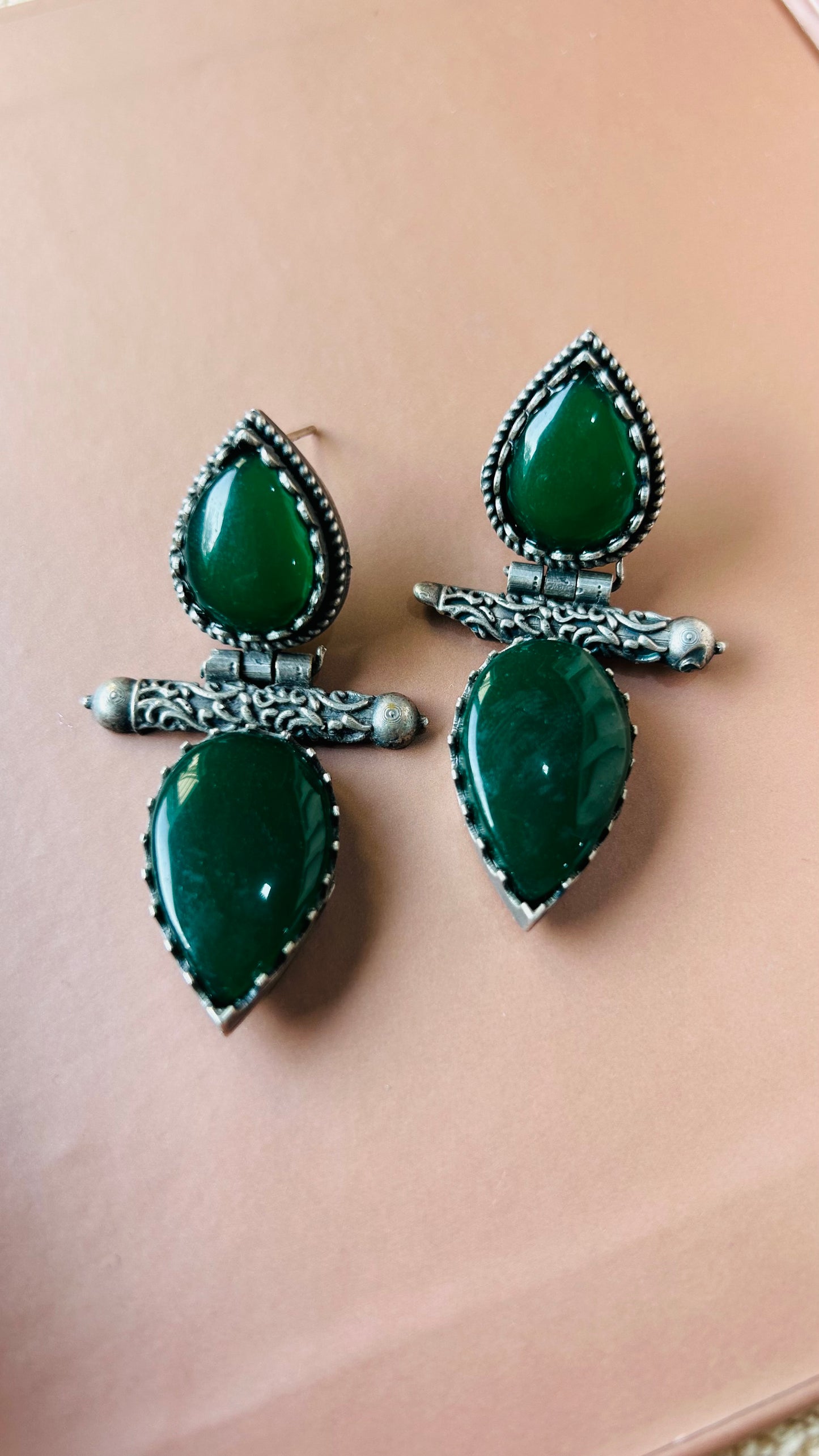 NAVYA DANGLER EARRINGS