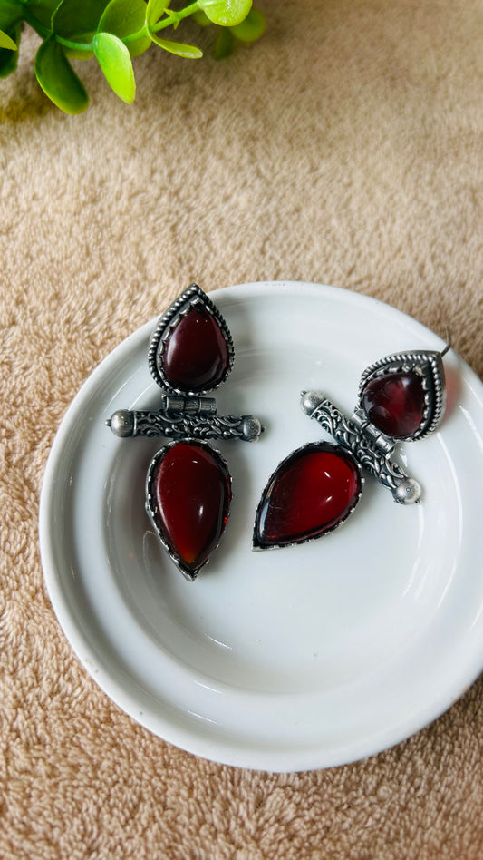 MALIKA DANGLER EARRINGS