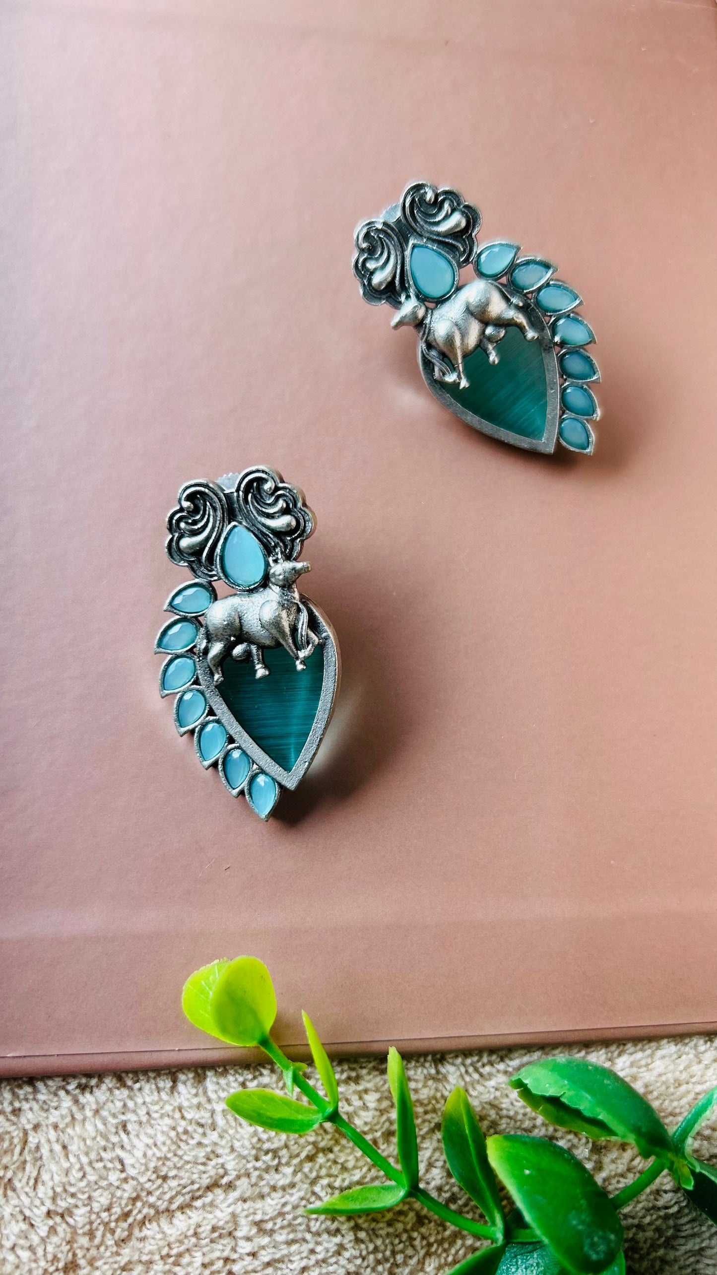 AVEE STUD EARRINGS