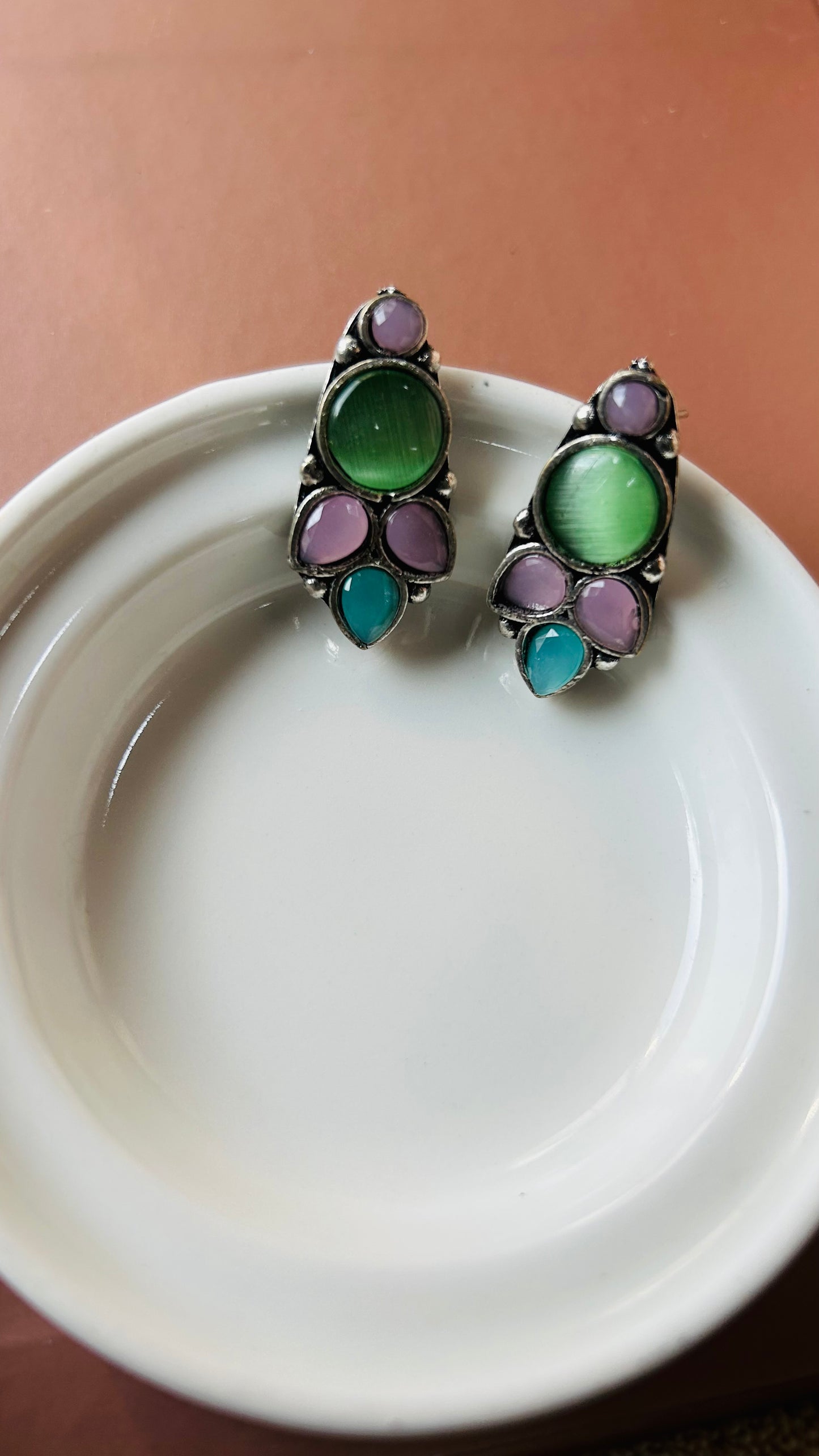 PIHU STUD EARRINGS