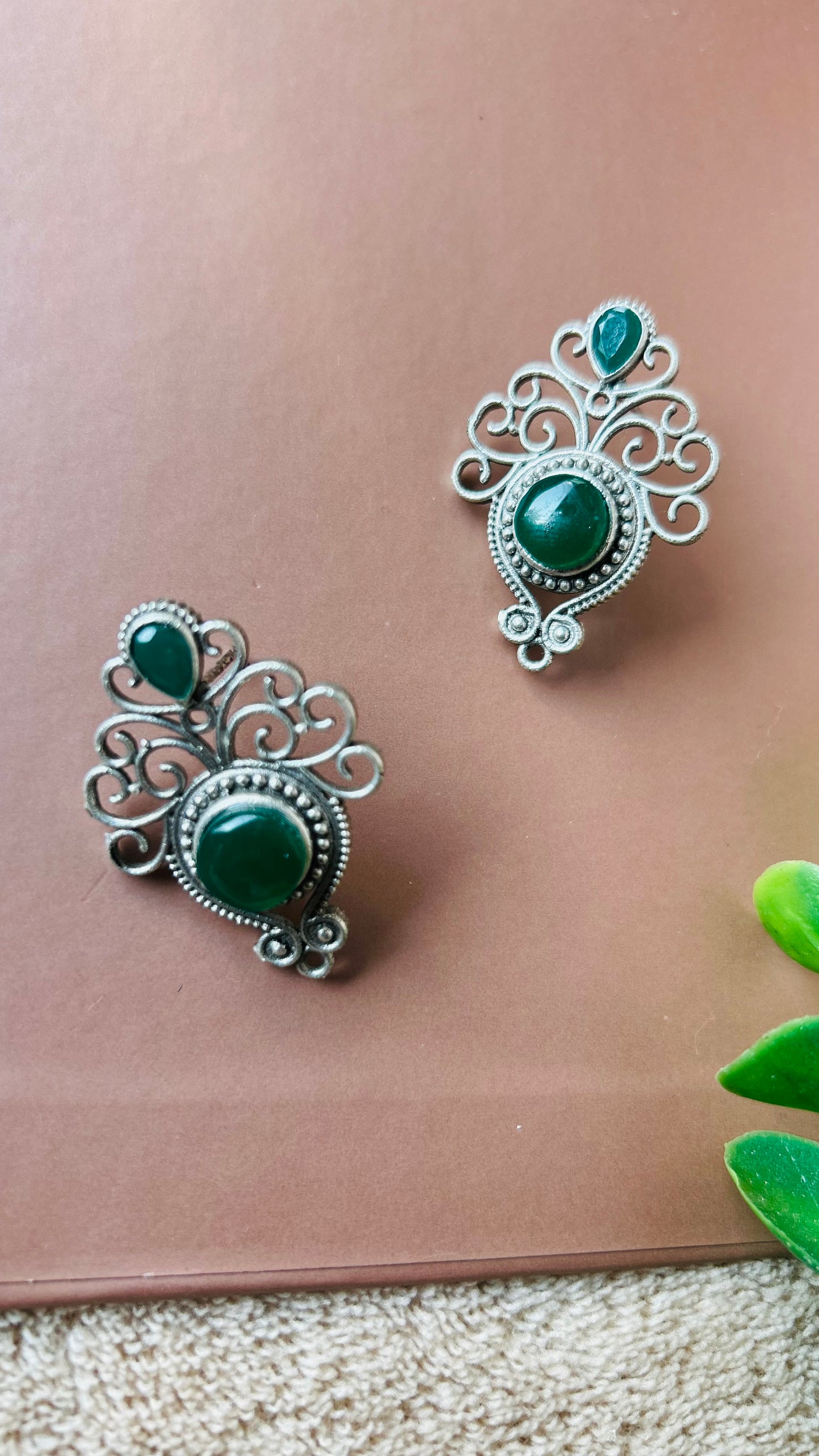 KAVERI STUD EARRINGS