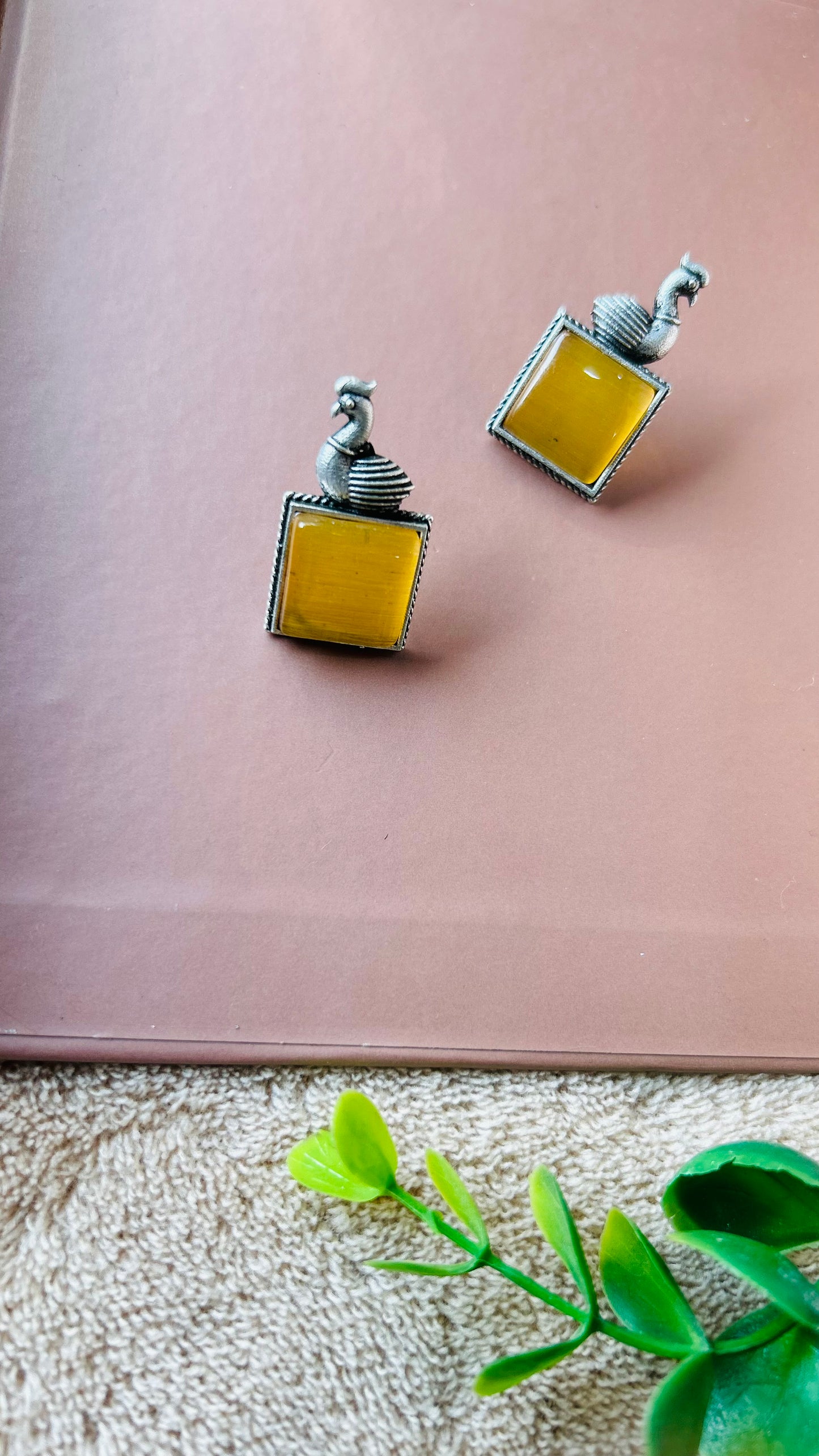 AGIRA STUD EARRINGS