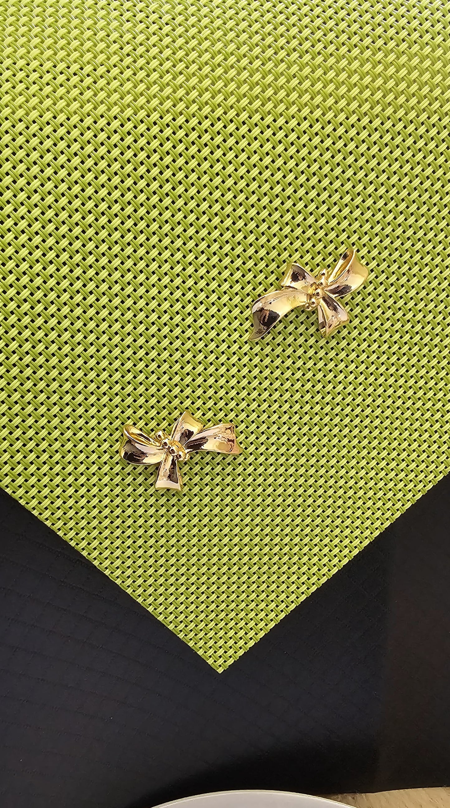BOW SINGLE STUD EARRING