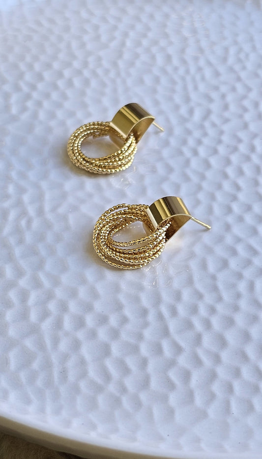 STATEMENT CHIC EARRINGS