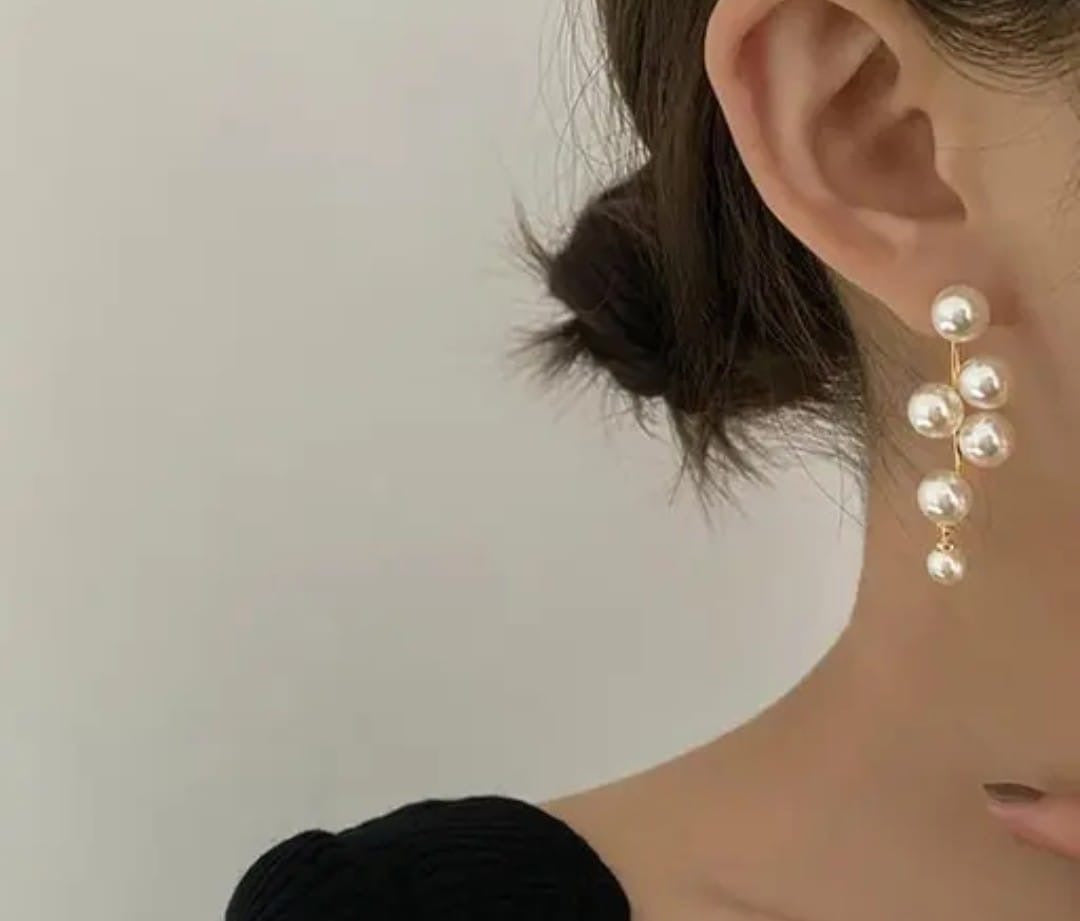 Pearl drop earrings